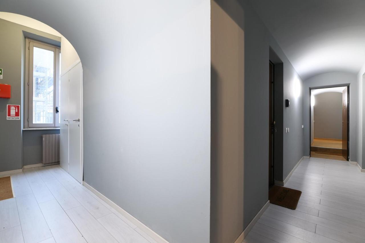 Luminoso Appartamento Con Balcone In Cadorna Milan Bagian luar foto