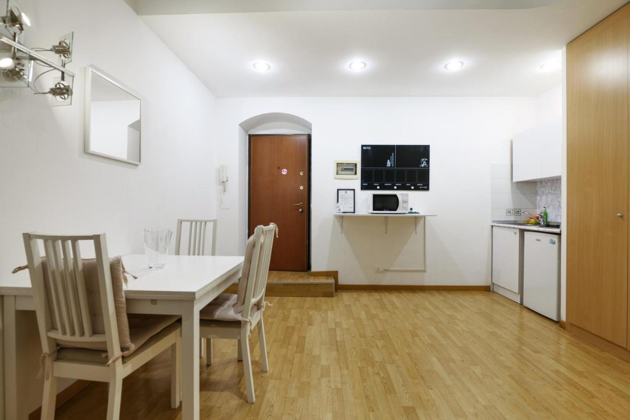Luminoso Appartamento Con Balcone In Cadorna Milan Bagian luar foto